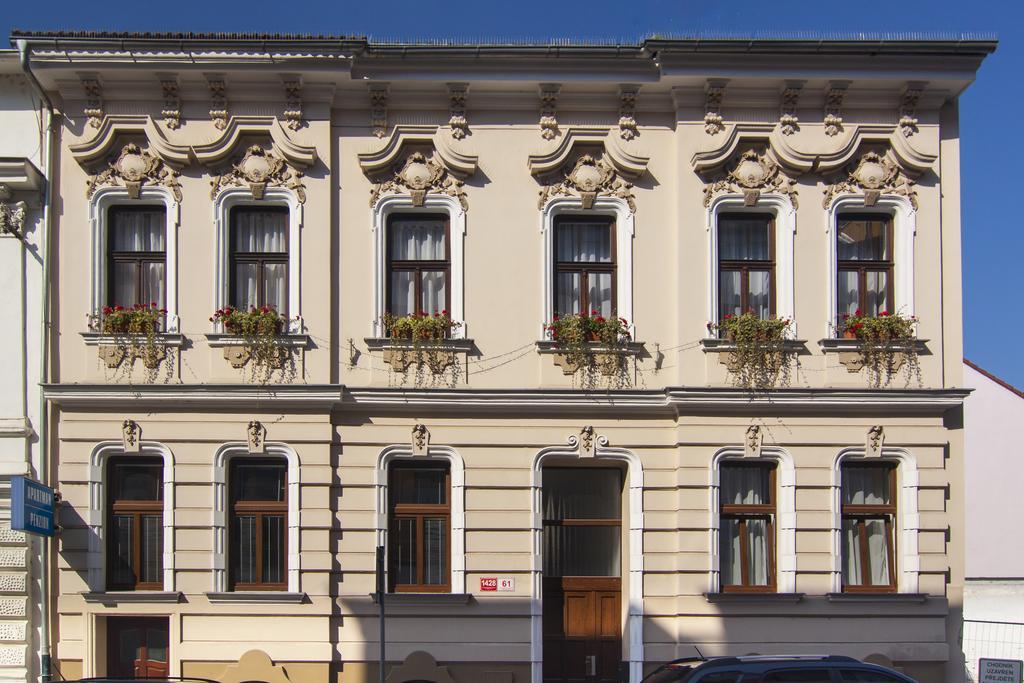 Penzion V Centru - Apartmány Smetanka Ceske Budejovice Exterior foto